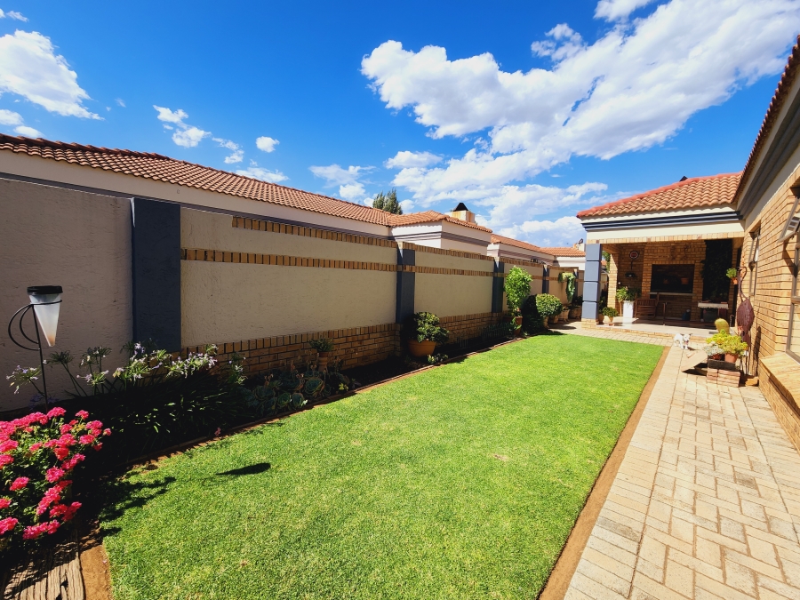 3 Bedroom Property for Sale in Grimbeeck Park North West